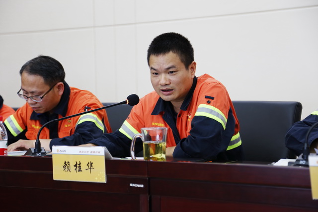 多寶山銅業(yè)召開半年工作會(huì) 賴桂華強(qiáng)調(diào)愛(ài)國(guó)、愛(ài)企、愛(ài)自己 企業(yè)與員工同進(jìn)步3-640.jpg