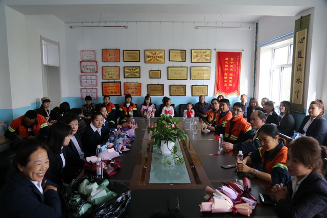 教師節情暖教育一線 多寶山銅業慰問“人類靈魂的工程師” (1)-640.JPG