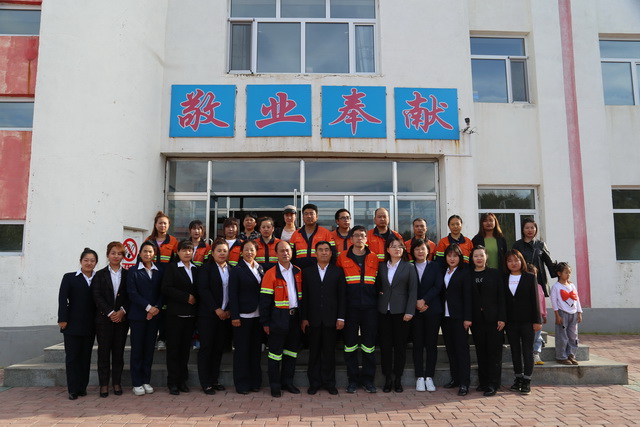 教師節情暖教育一線 多寶山銅業慰問“人類靈魂的工程師” (2)-640.JPG