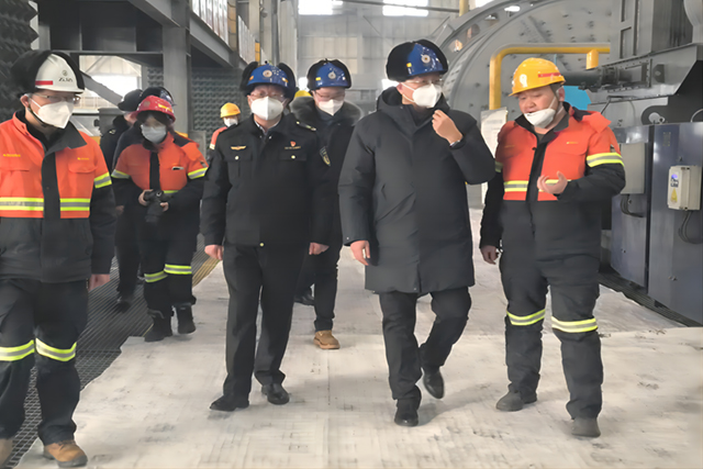 嫩江市政府檢查組深入多寶山銅業(yè)督導(dǎo)檢查礦山安全生產(chǎn)工作2.jpg
